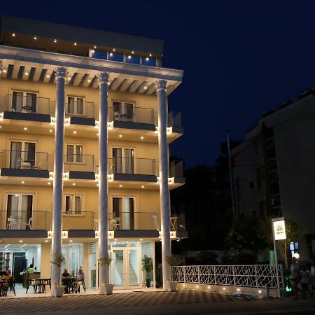 Julius Hotel Golem  Luaran gambar