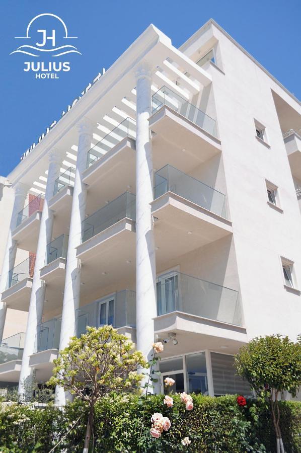 Julius Hotel Golem  Luaran gambar