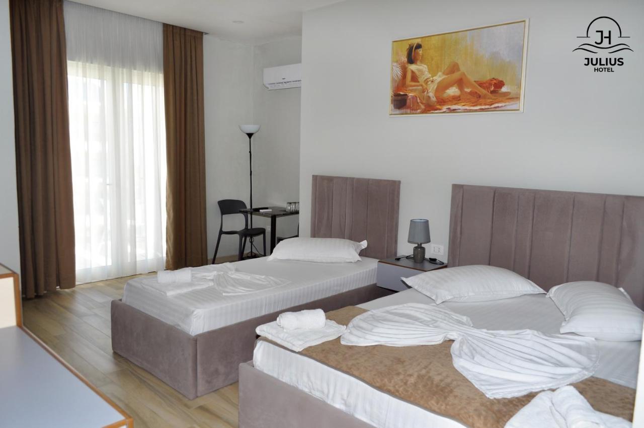 Julius Hotel Golem  Luaran gambar