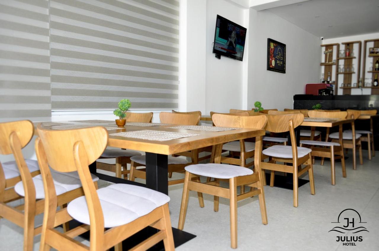 Julius Hotel Golem  Luaran gambar