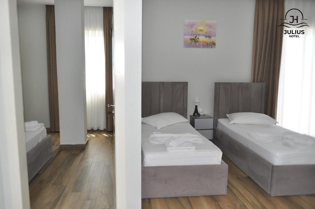 Julius Hotel Golem  Luaran gambar