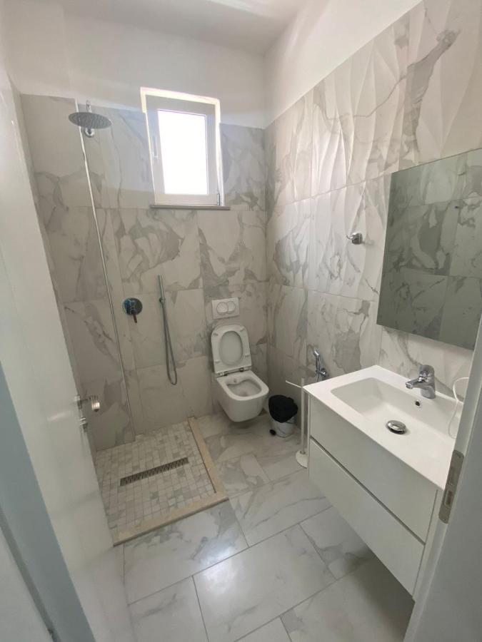 Julius Hotel Golem  Luaran gambar