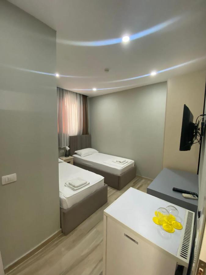 Julius Hotel Golem  Luaran gambar