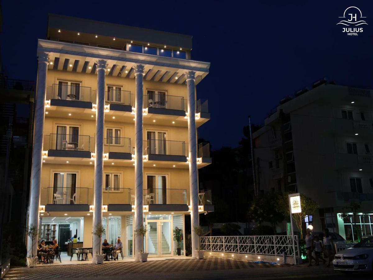 Julius Hotel Golem  Luaran gambar