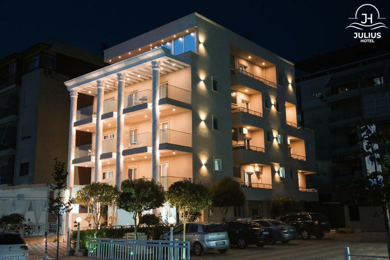 Julius Hotel Golem  Luaran gambar