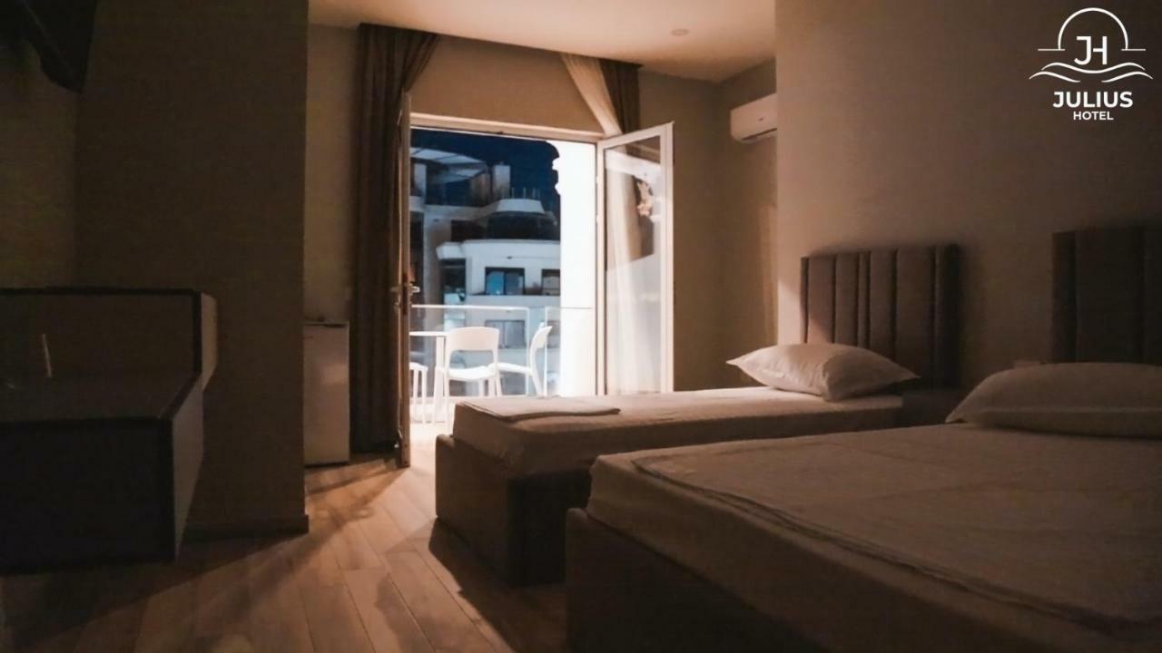 Julius Hotel Golem  Luaran gambar