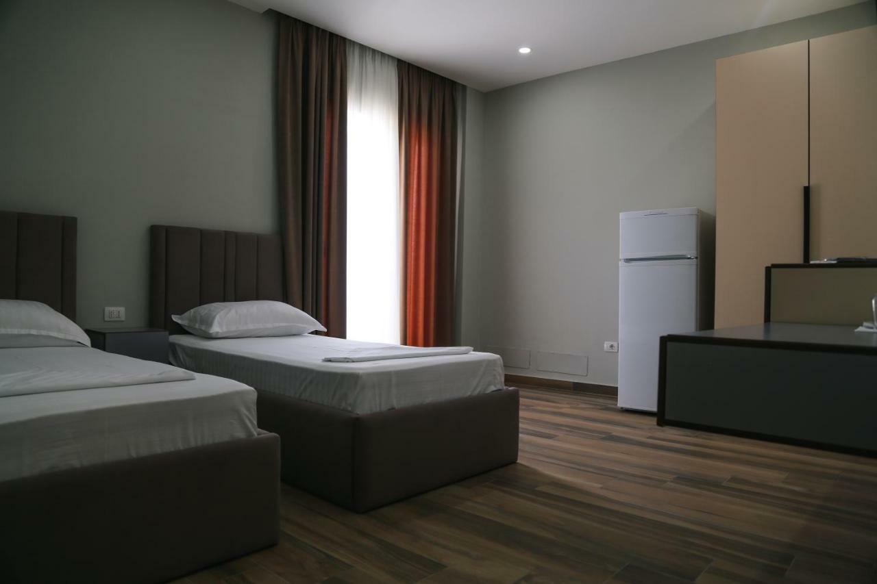 Julius Hotel Golem  Luaran gambar