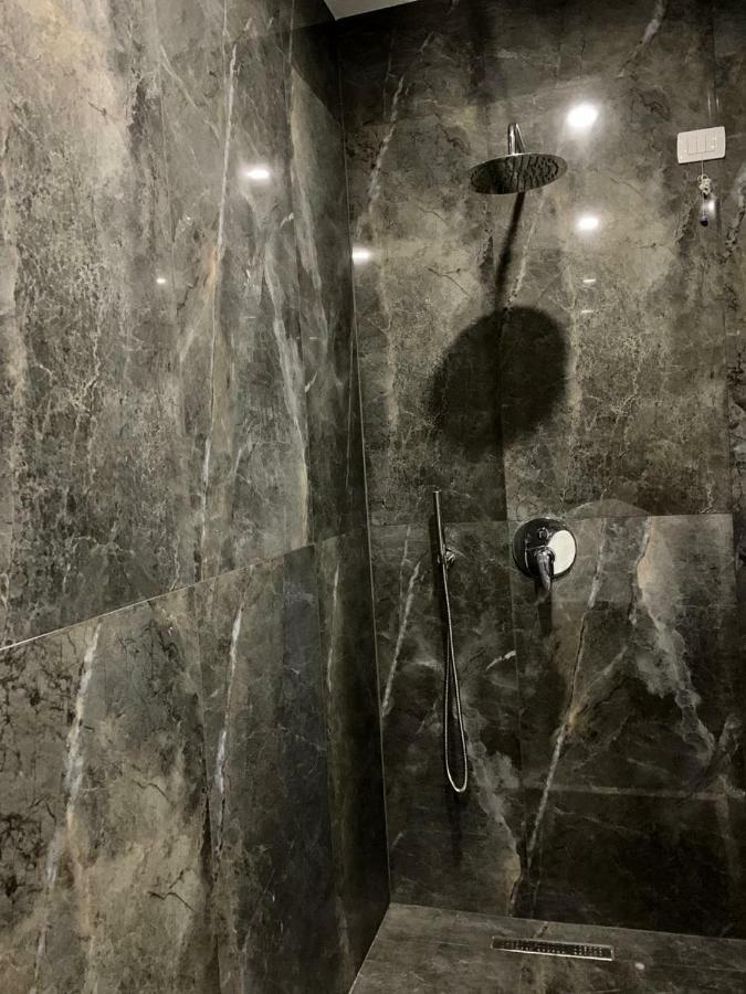 Julius Hotel Golem  Luaran gambar