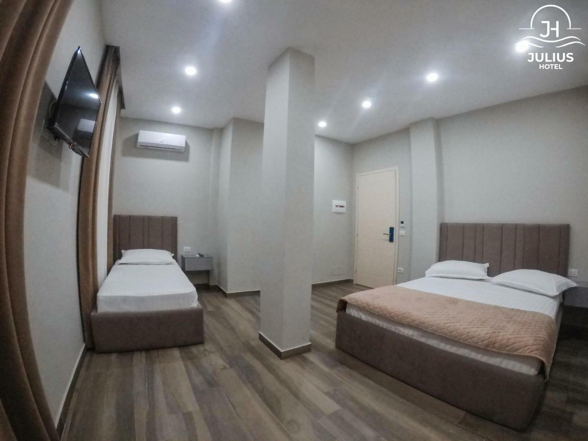 Julius Hotel Golem  Luaran gambar