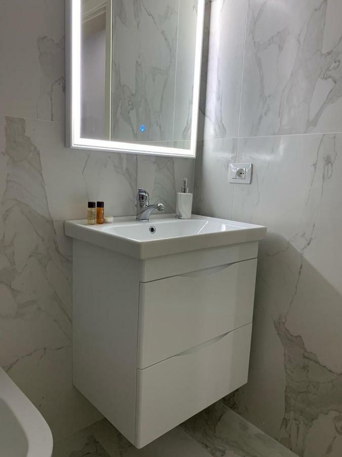 Julius Hotel Golem  Luaran gambar