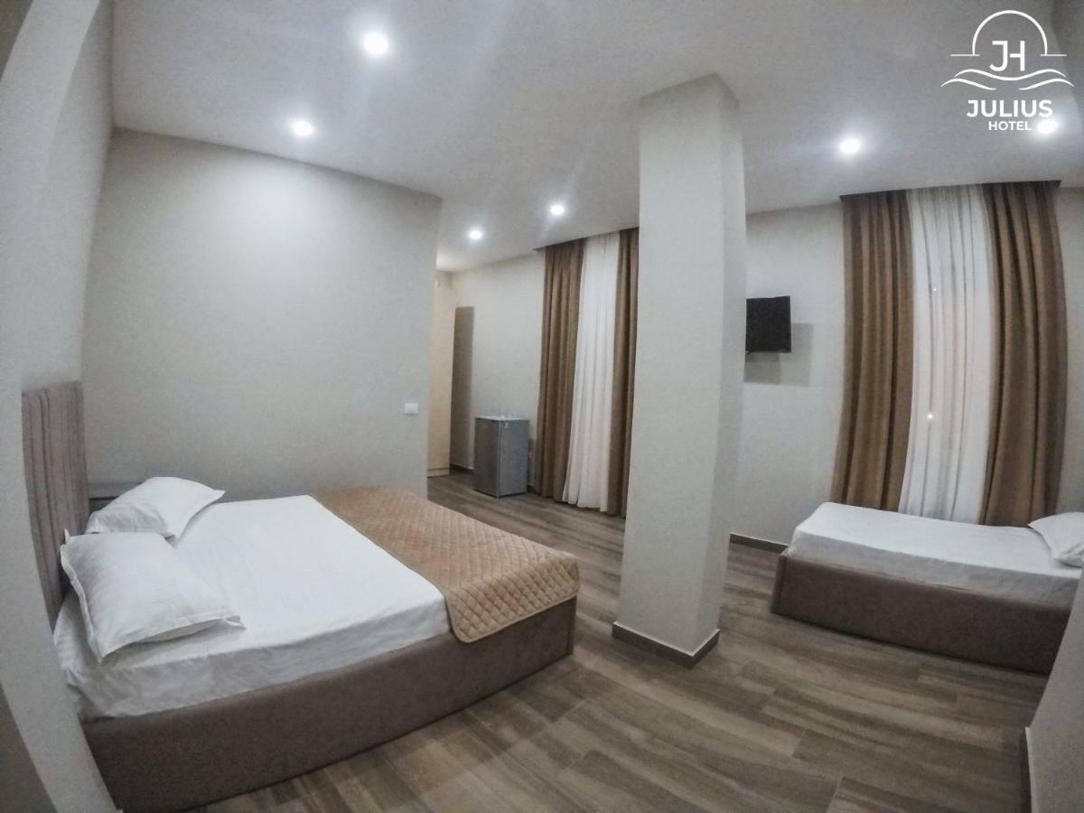 Julius Hotel Golem  Luaran gambar