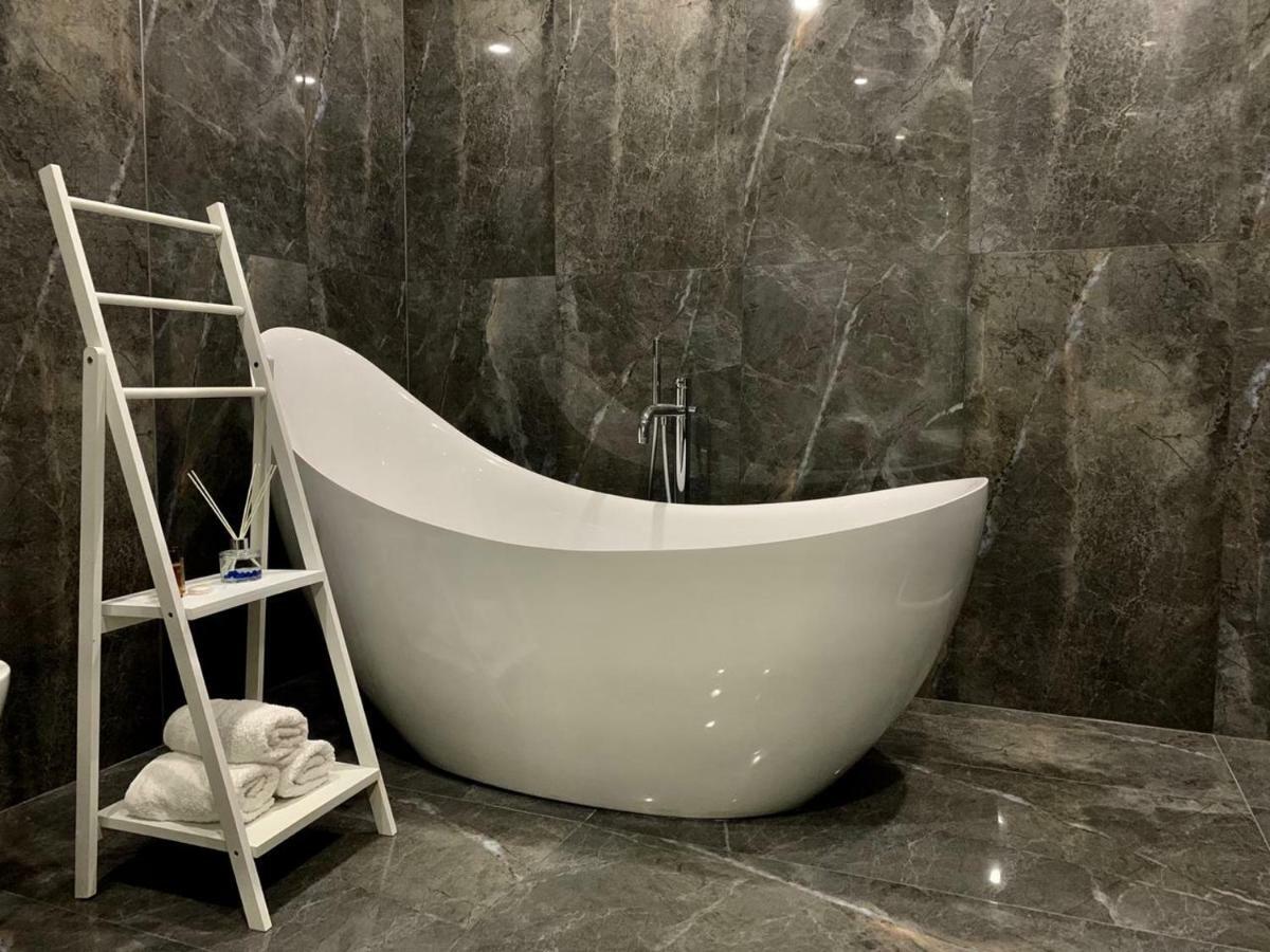 Julius Hotel Golem  Luaran gambar