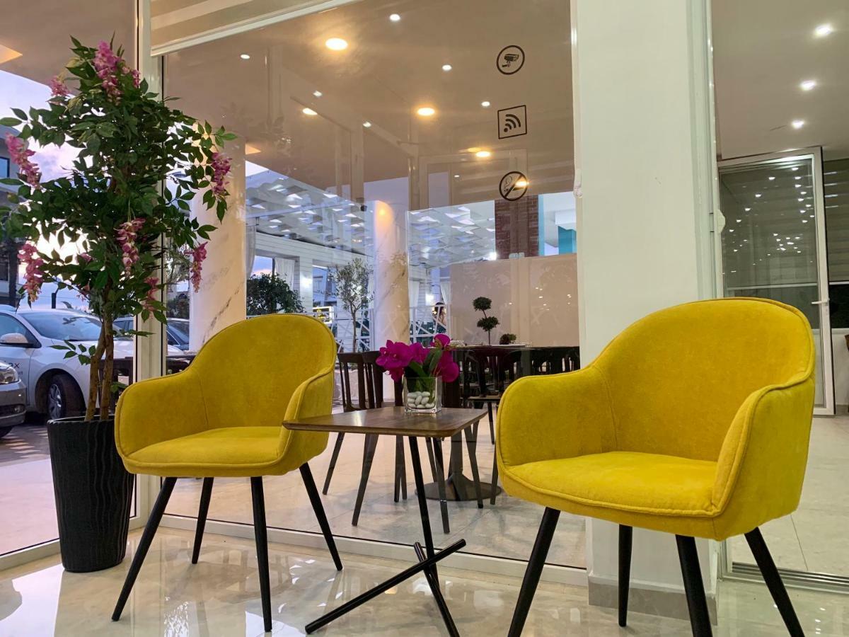 Julius Hotel Golem  Luaran gambar