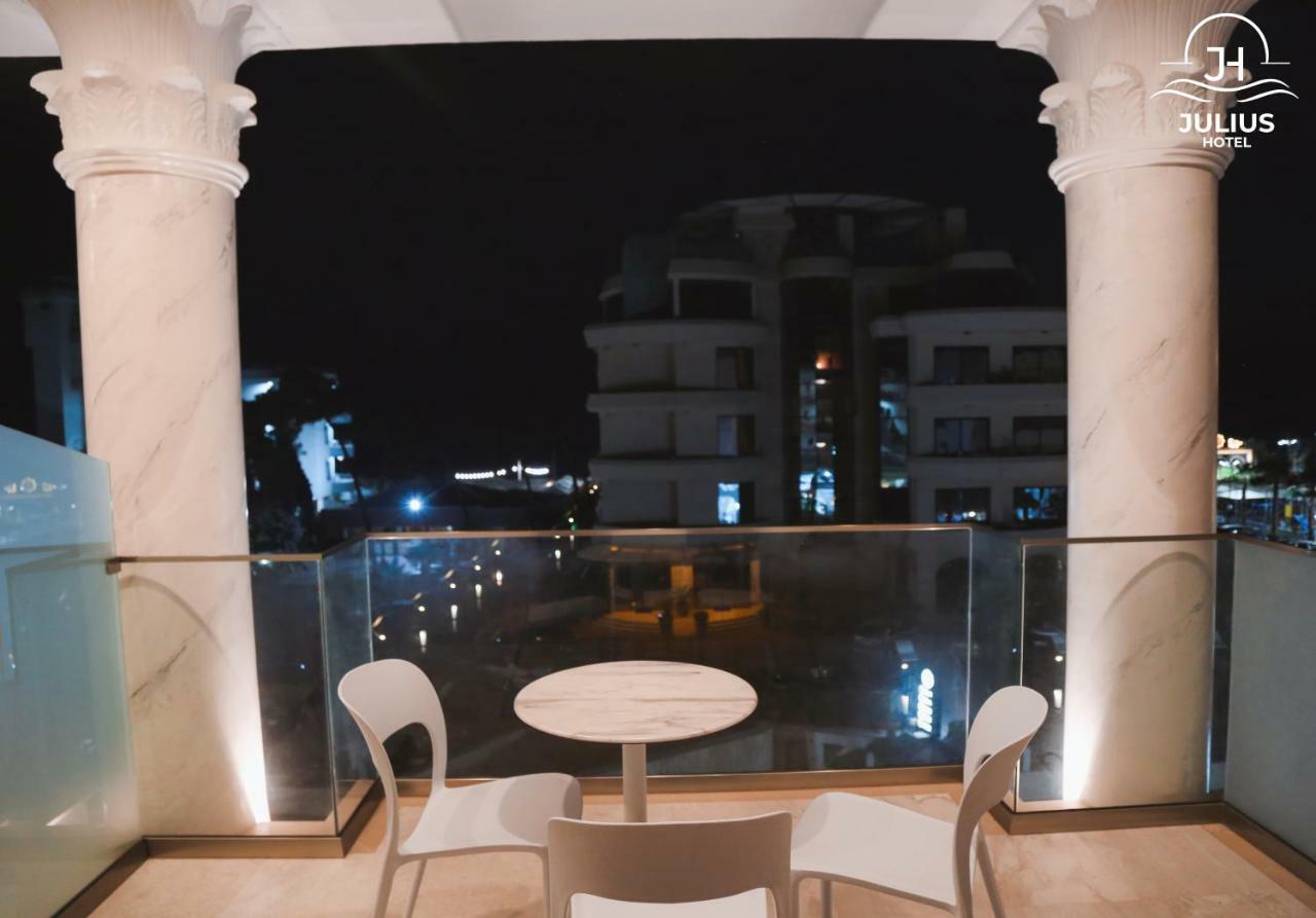 Julius Hotel Golem  Luaran gambar