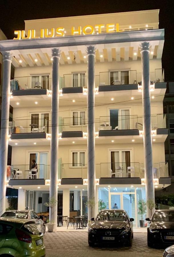 Julius Hotel Golem  Luaran gambar