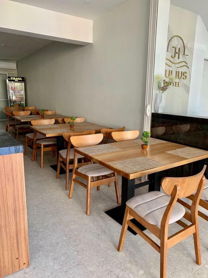 Julius Hotel Golem  Luaran gambar