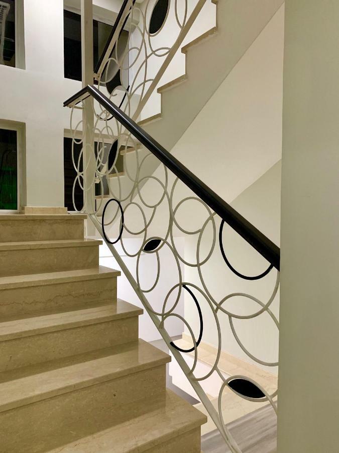 Julius Hotel Golem  Luaran gambar