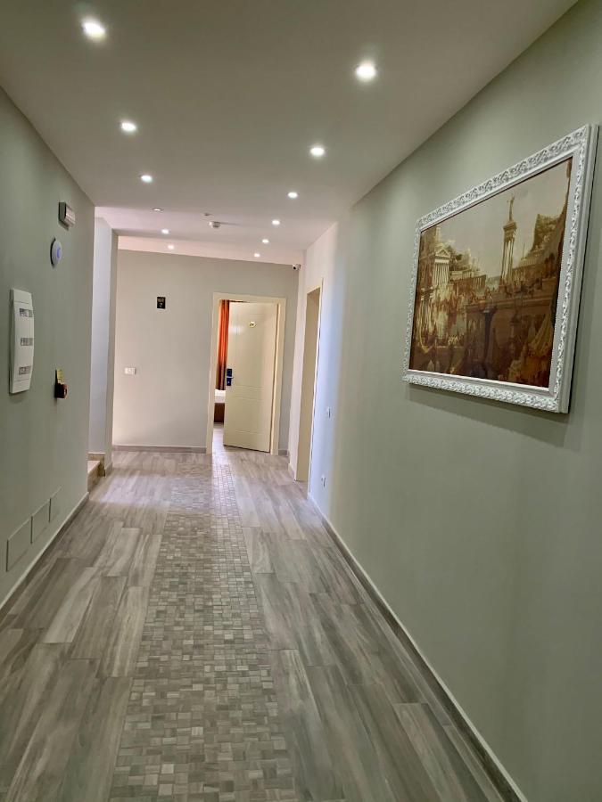 Julius Hotel Golem  Luaran gambar
