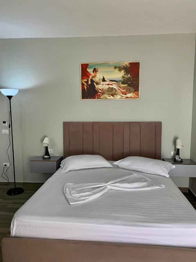 Julius Hotel Golem  Luaran gambar